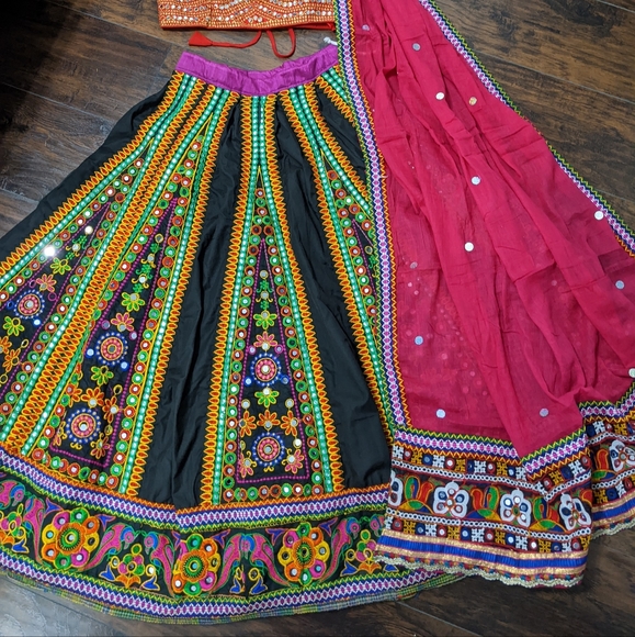 Beautiful indian lehenga choli/chaniya choli set - Picture 2 of 15